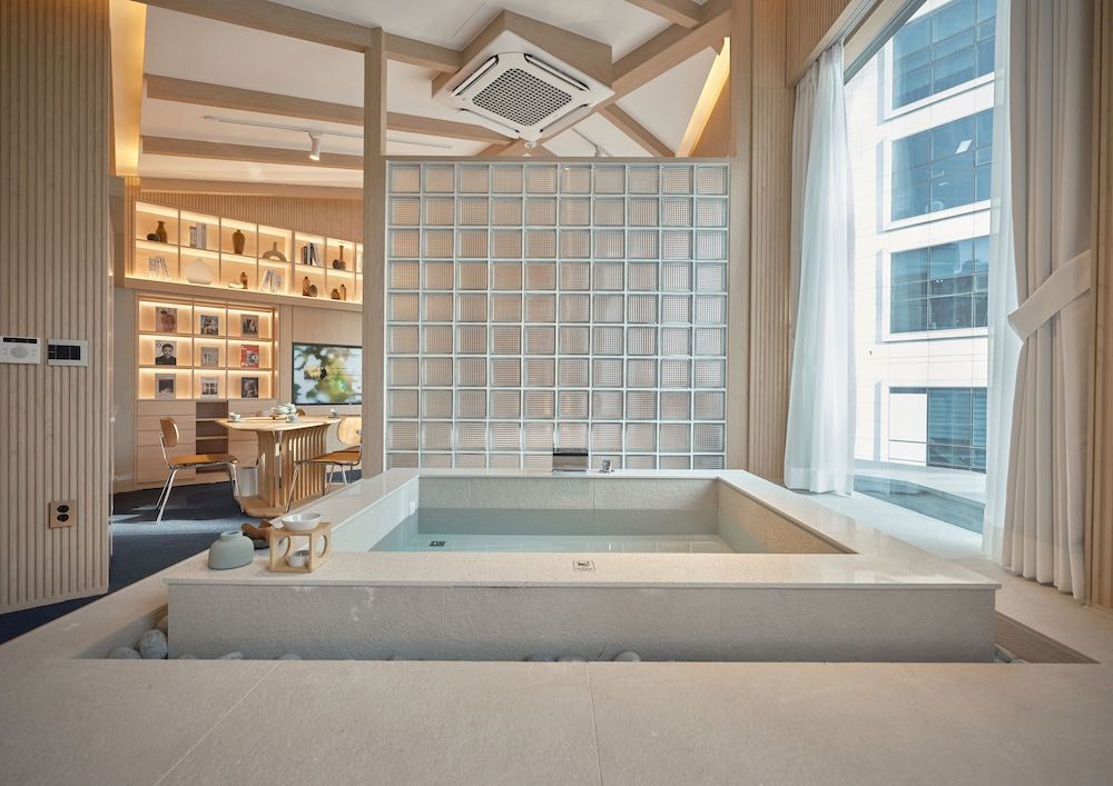 UH Suite Seoul Square 1