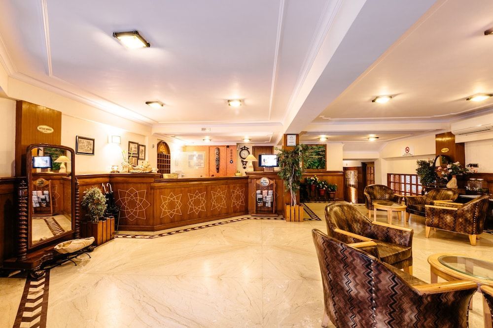 Hotel Willow Banks, Mall Road Shimla 2
