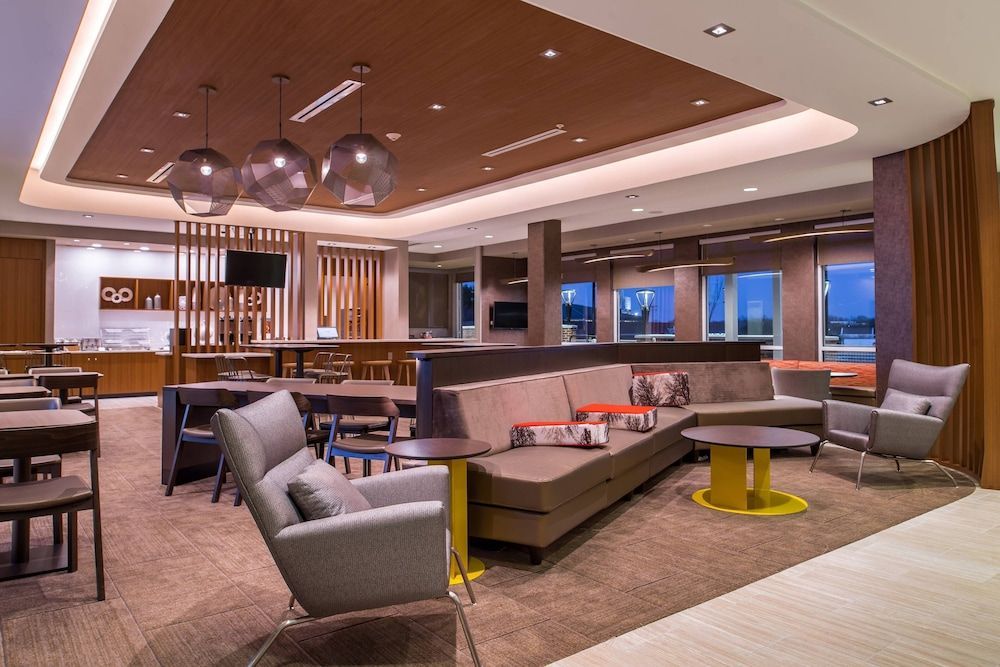 SpringHill Suites by Marriott Greensboro Airport 2