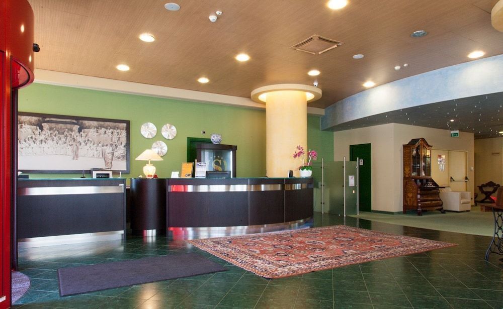 Hotel Senator 2