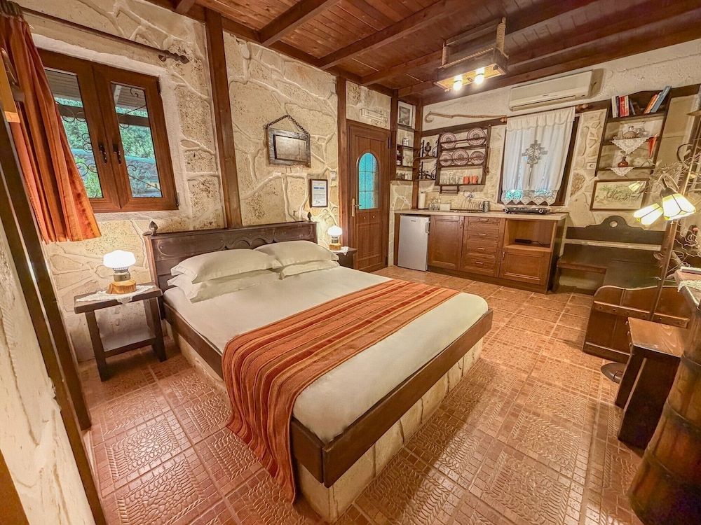 Stella's Traditional Inn 1