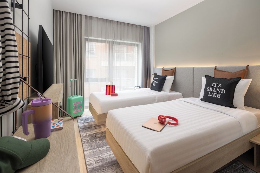 Moxy Cork 1