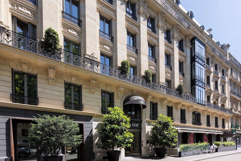 La Clef Tour Eiffel Paris by The Crest Collection 1