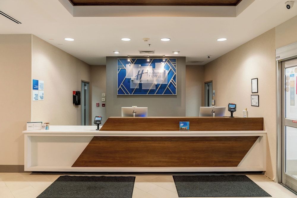 Holiday Inn Express & Suites RALEIGH SW NC STATE by IHG 1