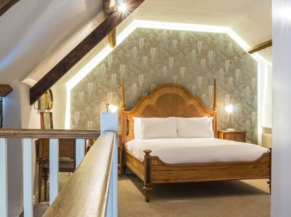 Rising Sun Hotel 2