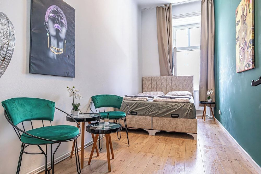 8 Studios with Terrace in Margareten 2