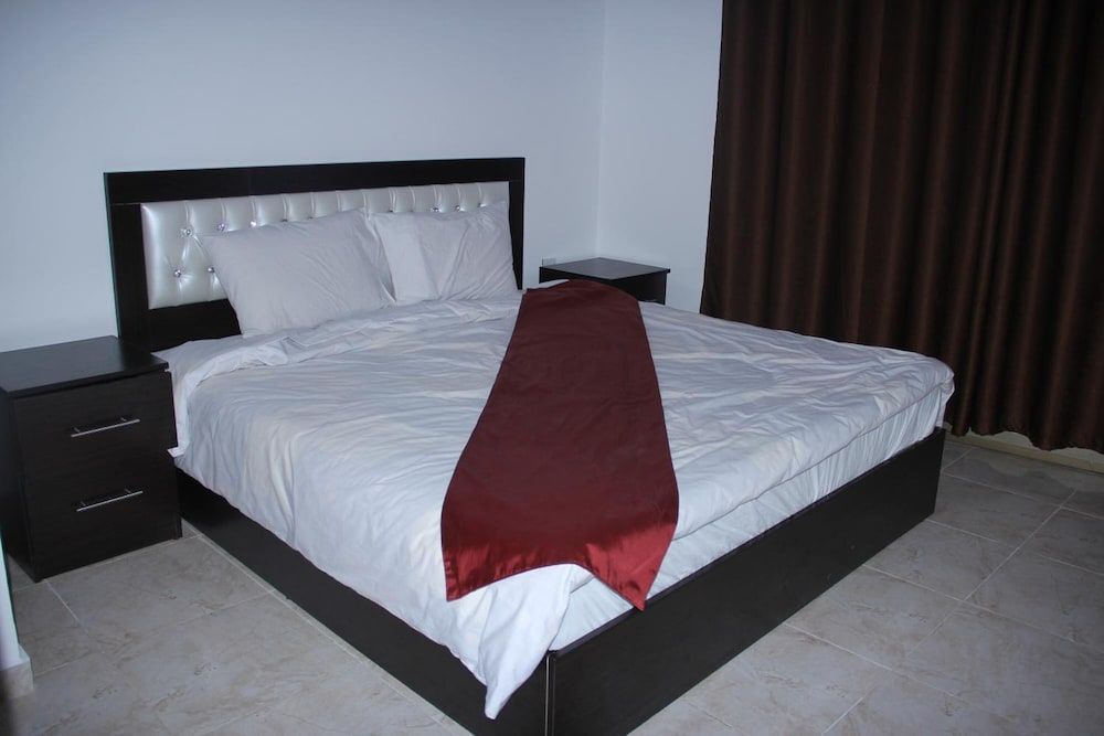 Weekend Hotel 1