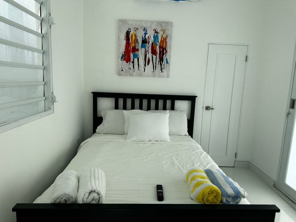 Gorgeous 1-Bedroom Beachside Suite 1