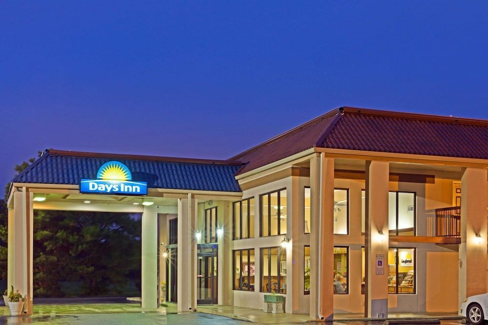 Days Inn by Wyndham Clinton 1