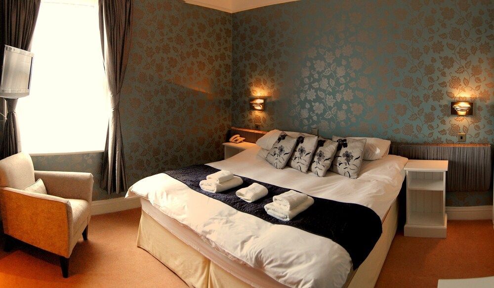 Hillcrest Hotel 2