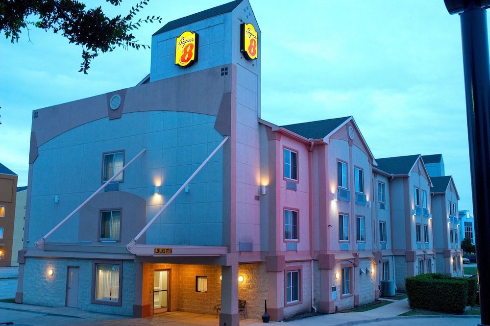 Super 8 by Wyndham Irving/DFW Apt/North 1