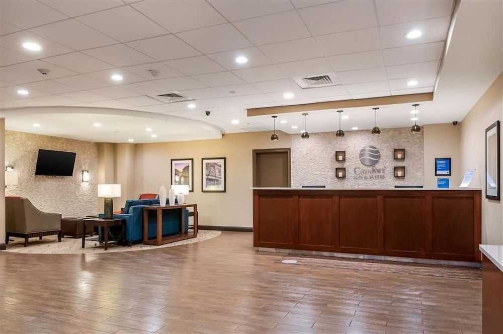 Comfort Inn & Suites At Copeland Tower 2