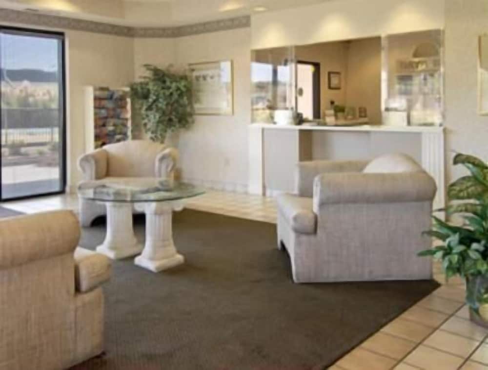 Econo Lodge Franklin 2