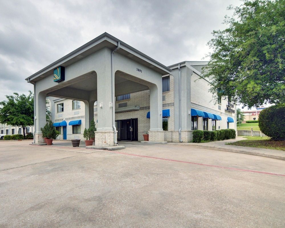 Quality Inn & Suites Grand Prairie South 1