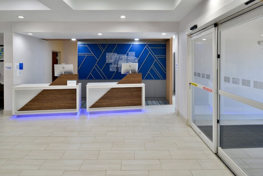 Holiday Inn Express & Suites CARTHAGE by IHG 1