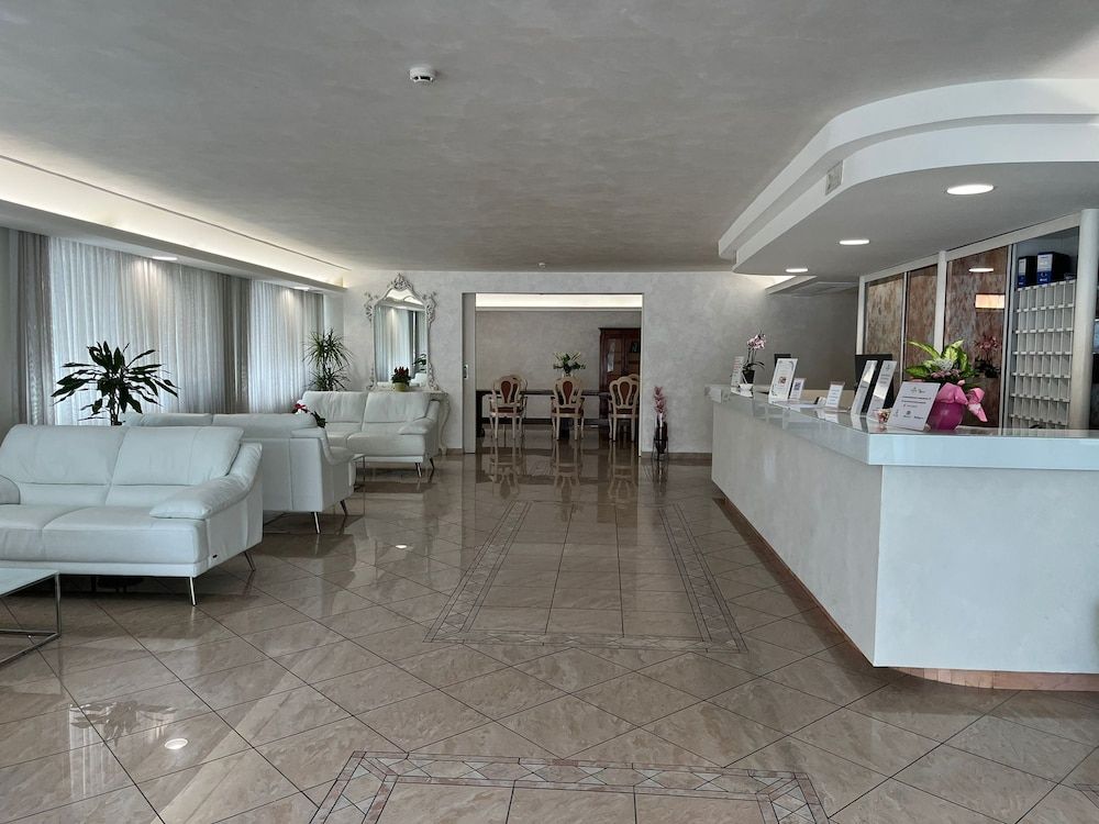 Hotel Royal Plaza 2