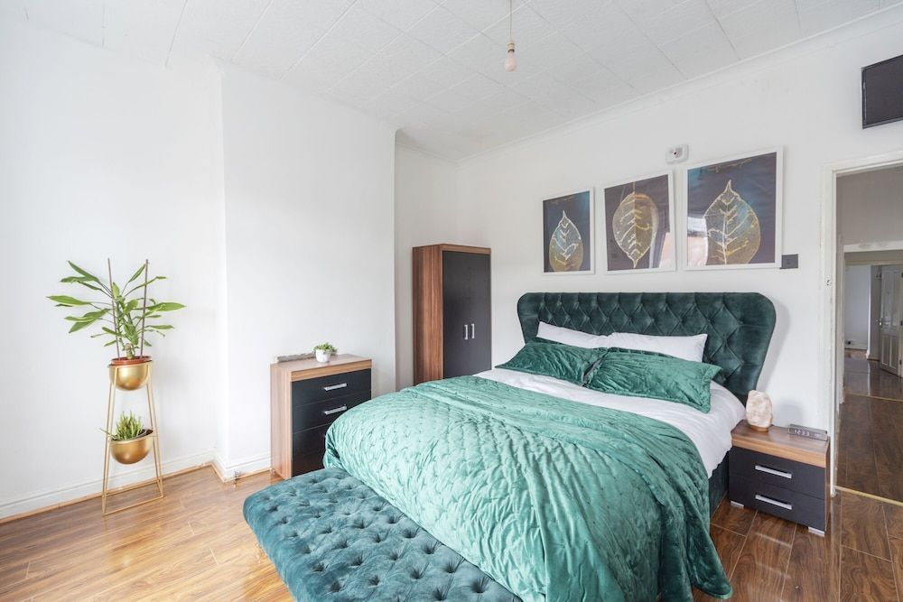 Charming 5-bed House in Birmingham 2