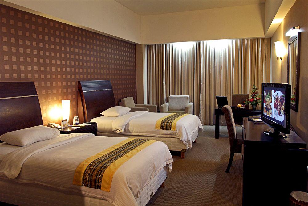 Grand Elite Hotel Pekanbaru 1