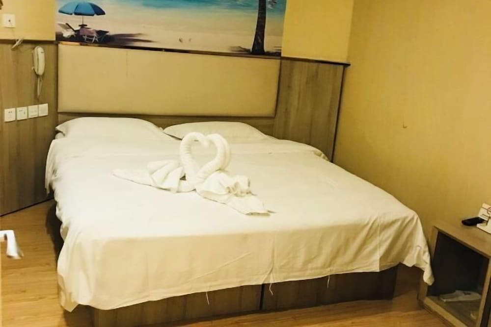 Super 8 Hotel (Beijing Tian'anmen Wangfujing Pedestrian Street) 1