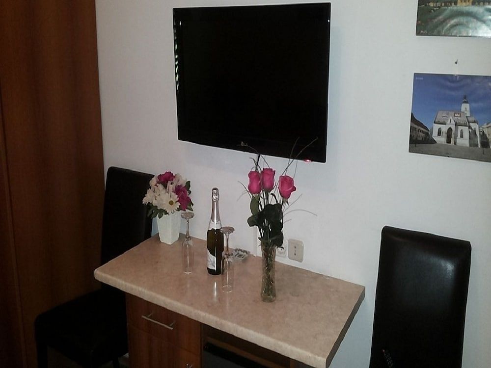 Angela Classic Rooms 2