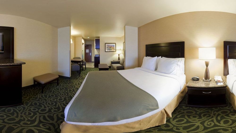 Holiday Inn Express & Suites ATASCADERO by IHG 2