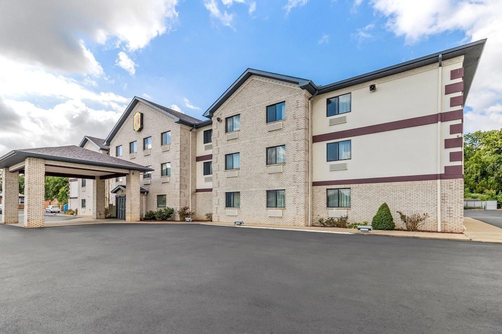 Super 8 by Wyndham Uniontown PA 1