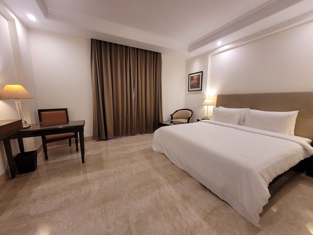 V Sarovar Portico MI Road Jaipur 2