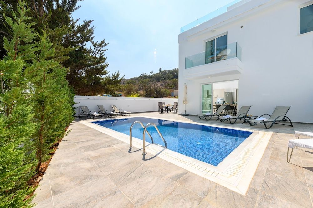 Green Bay Villa #13 1