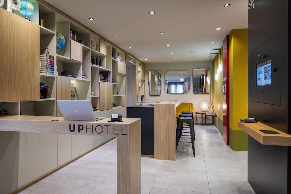 Up Hotel 2