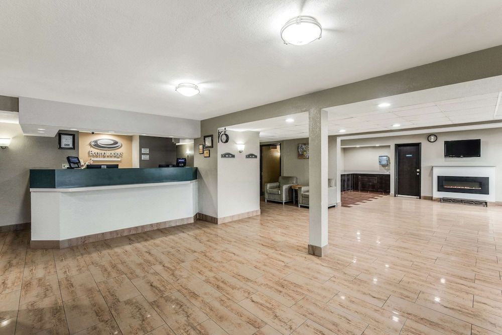 Econo Lodge Madison East 2