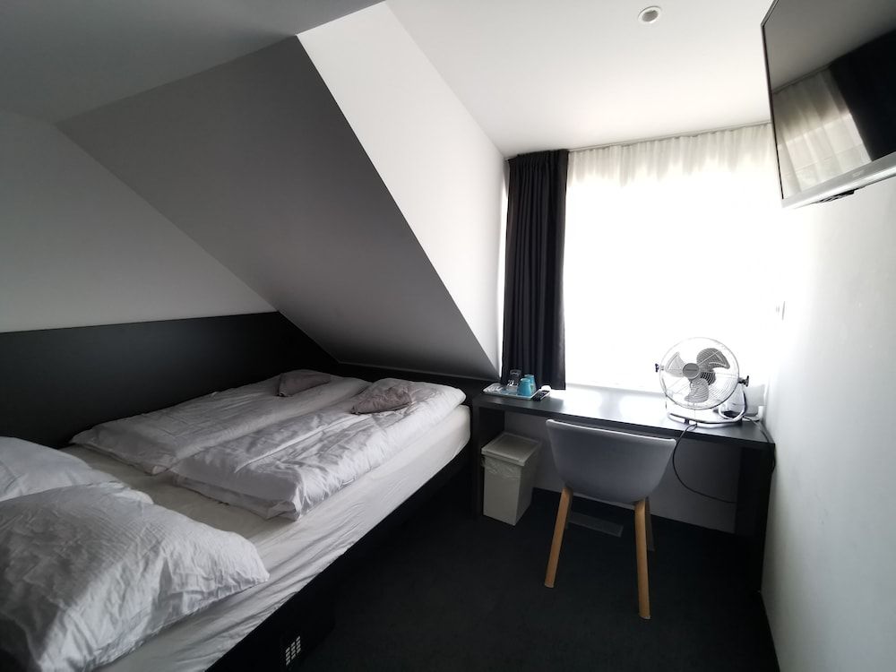 Cha Cha Rooms 1
