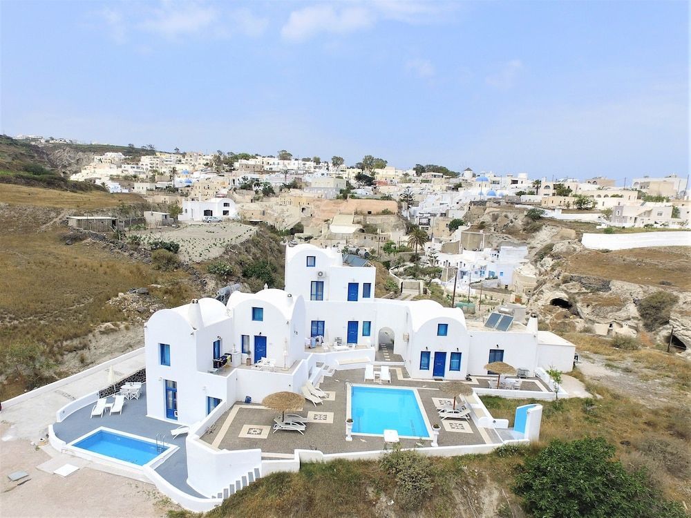 Santorini Traditional Suites 1