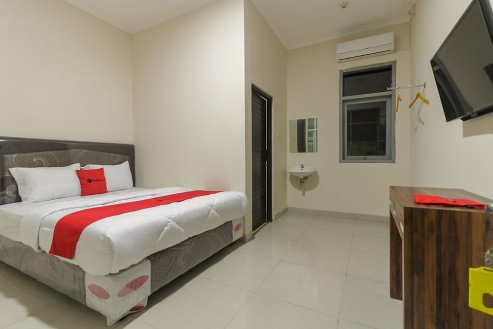 RedDoorz Plus near RS PMI Bogor 1