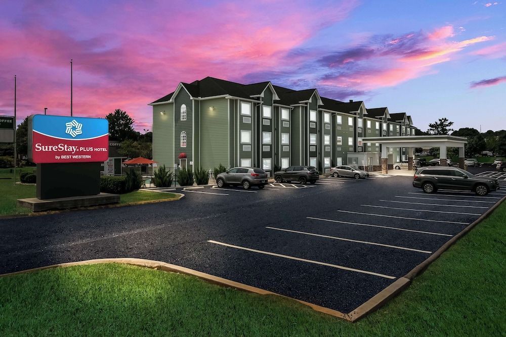 SureStay Plus Hotel by Best Western Sevierville 1