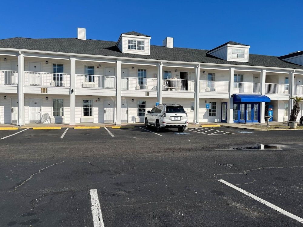 Motel 6 Georgetown, SC Marina 1