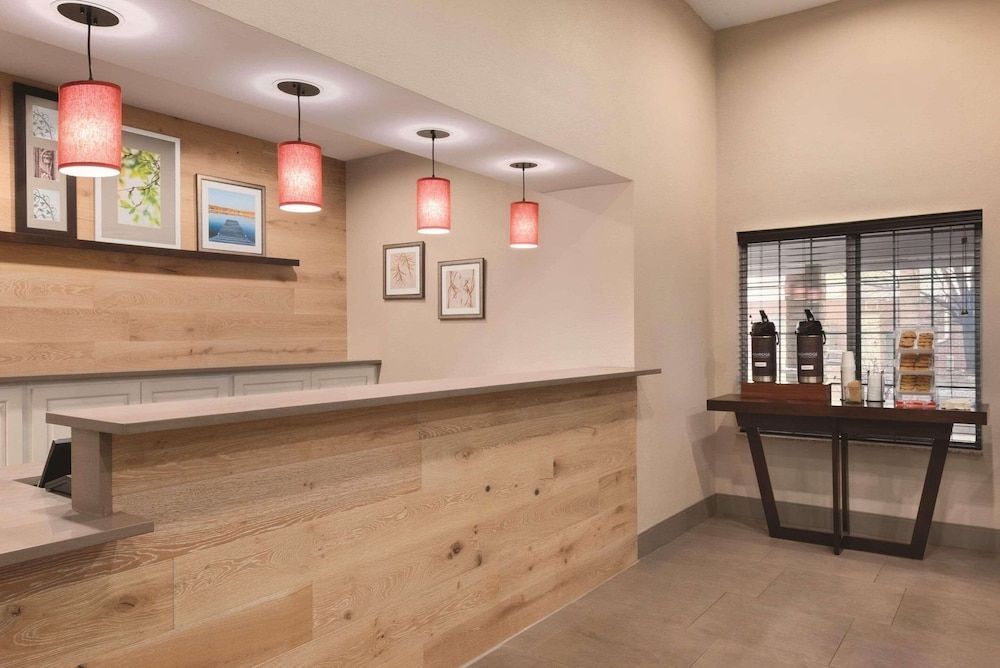 Country Inn & Suites by Radisson, Merrillville, IN 2