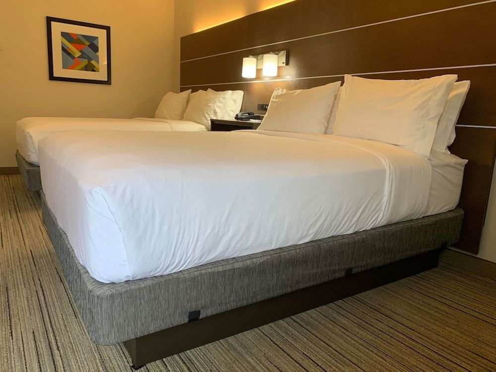 Holiday Inn Express HILLSBOROUGH (DURHAM AREA) by IHG 2