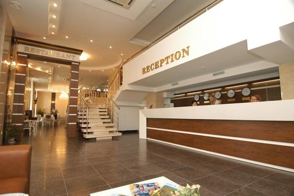Manhattan Hotel & Restaurant 2