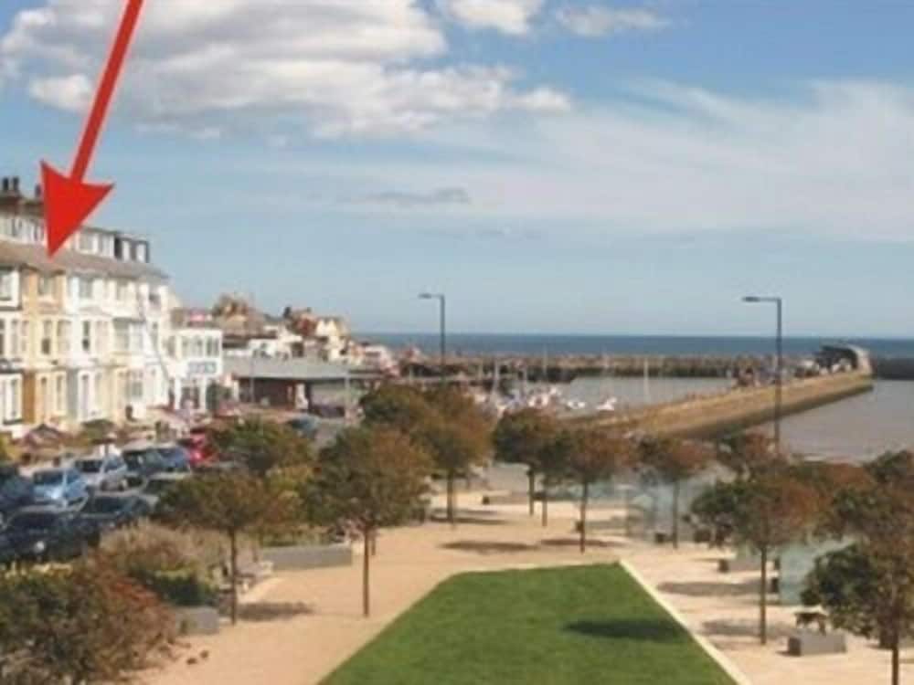 Rowntree Seaview Holiday Flats small double room with no view 1