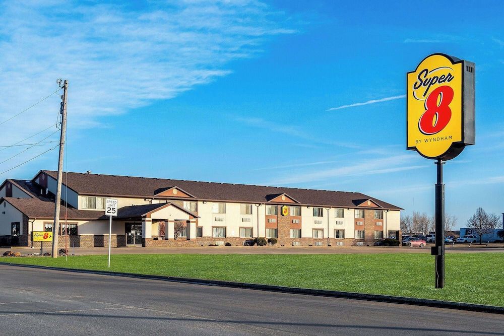 Super 8 by Wyndham Oelwein 1