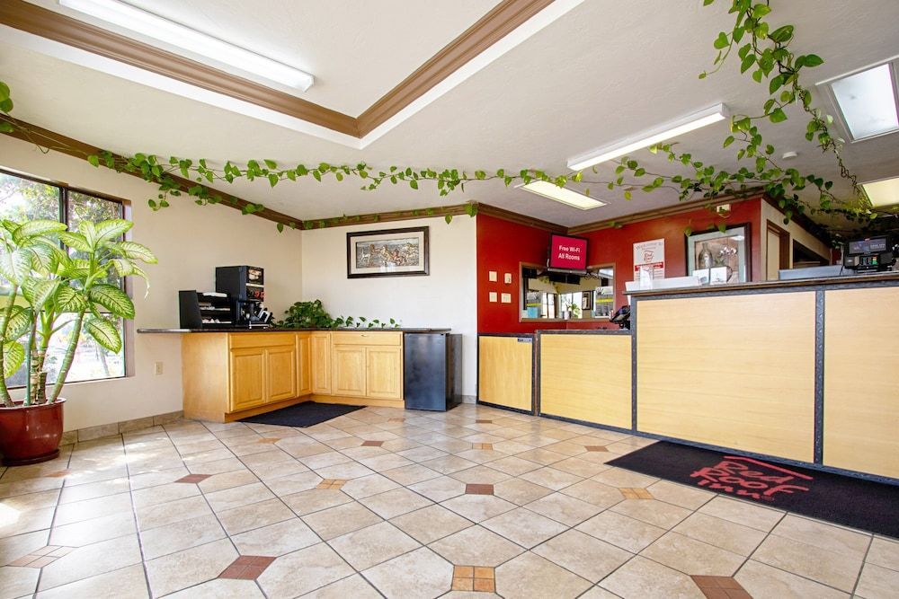 Red Roof Inn & Suites Monterey 1