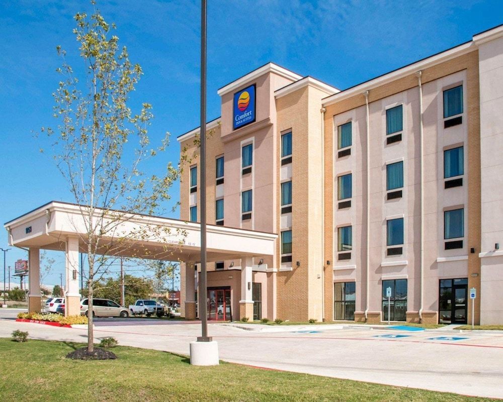 Comfort Inn & Suites San Marcos near Outlet Mall 1