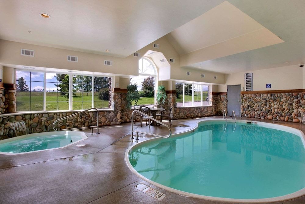 Microtel Inn & Suites by Wyndham Bozeman 1