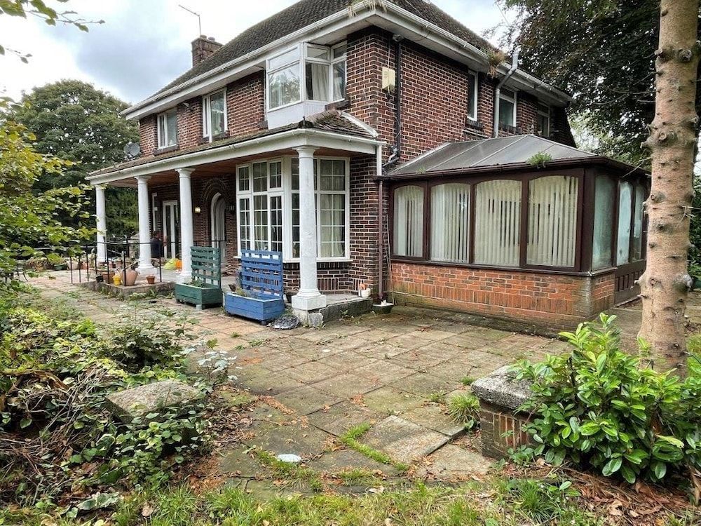 Burleigh House 2
