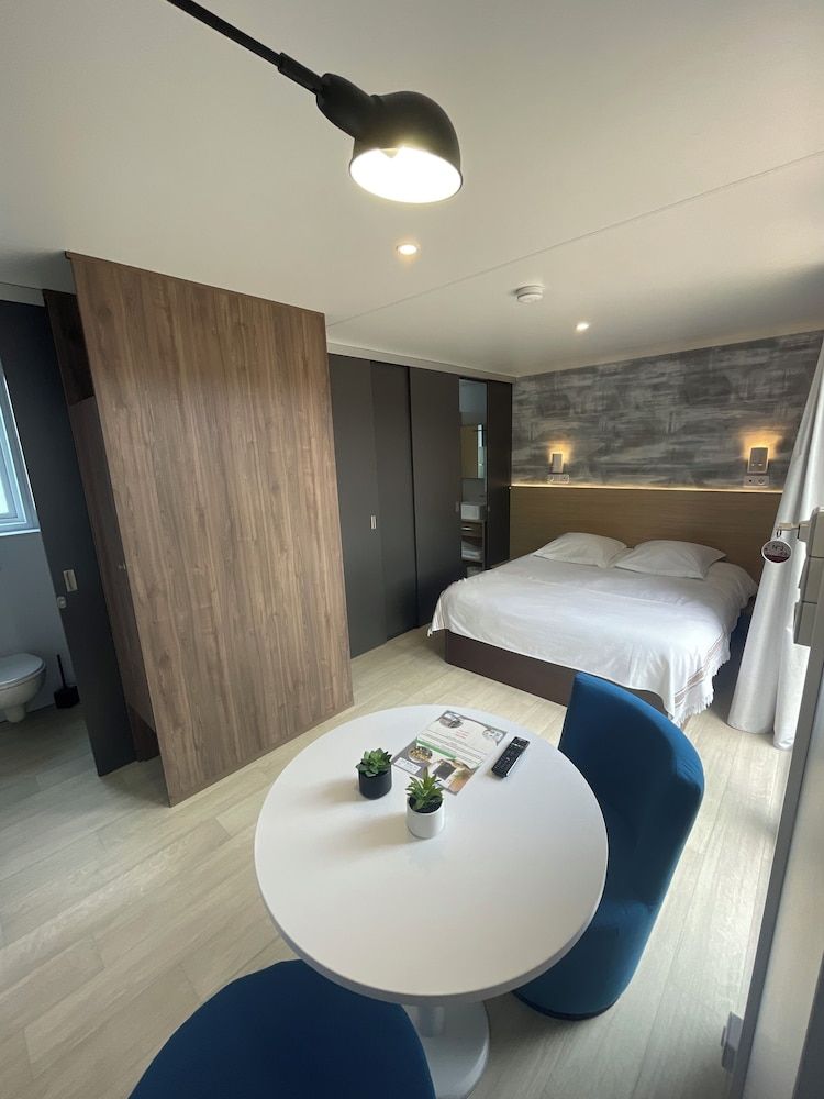 CAMP'HOTEL 2