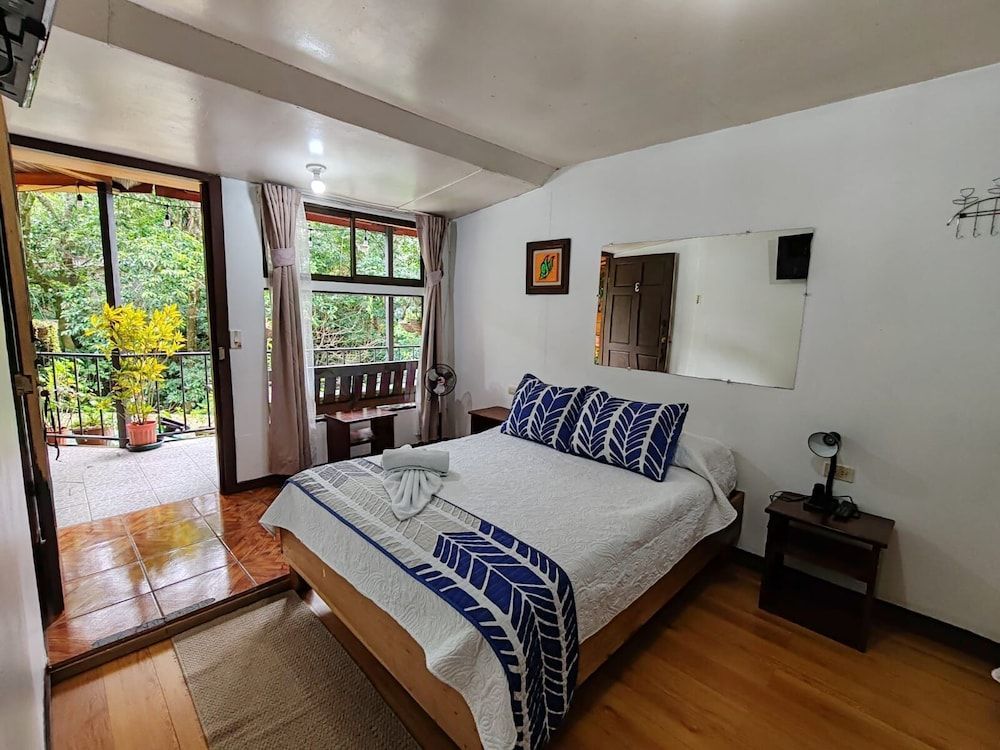 Cabinas El Pueblo B&B Monteverde 2