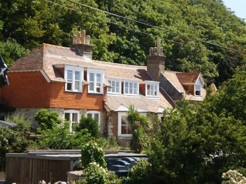 Bishops Cottage 1