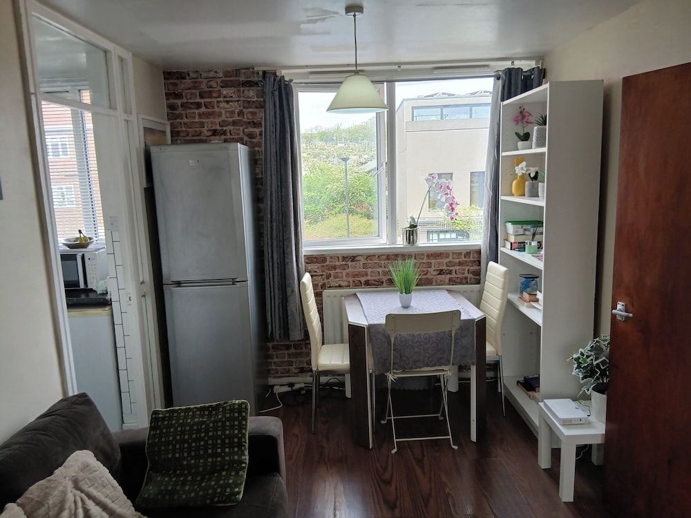South London 1-Bed Apt Sleeps 3 8 mins to Tube 1