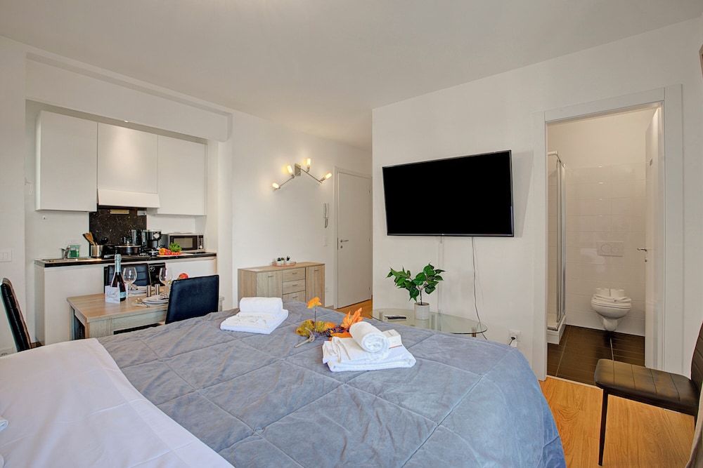 Lean & Santi Apartments 2