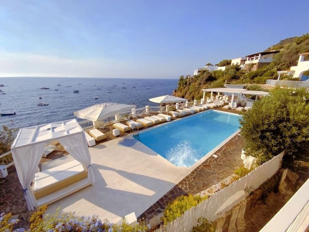 La Piazza Luxury Hotel & Spa 1